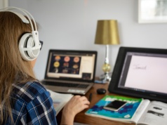 Cyfrowy start. Jak szkoły i nauczyciele oswajają technologię