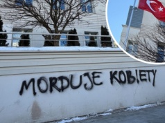 Ambasada Turcji zdewastowana. Wielki napis o 