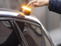 Te światła awaryjne V16 utraciły homologację. Sprawdź, czy masz ważny model