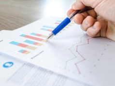 Jak podejmować dobre decyzje w biznesie? Poradnik