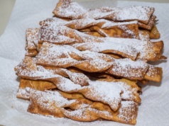 Smażysz faworki? Wrzuć to do oleju, a więcej się nie przypalą