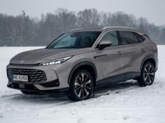 Porównanie: MG HS Hybrid+ Exclusive vs Nissan Qashqai e-Power Tekna+. Która hybryda lepsza?