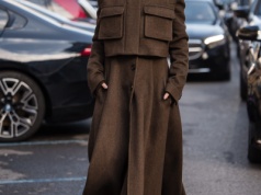 Kurtka krótsza niż myślisz. „Cropped Outerwear” to nowy balans dla spódnic i spodni z wysokim stanem