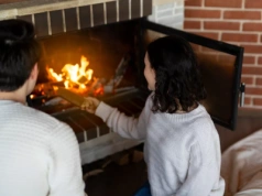 To drewno omijasz w składach opału. A grzeje jak grab i pachnie w kominku