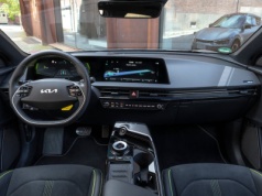 Futurystyczna Kia z przebiegiem 18 tys. km jest tańsza o 210 tys. zł od ceny katalogowej. Oto, co naprawdę stoi za tą wyceną