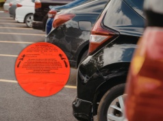 Znalazłeś taką naklejkę na aucie? Kary sięgają 421 tys. złotych