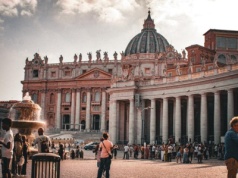 Na dachu Bazyliki Świętego Piotra powstanie bistro. "Prace prowadzone w tajemnicy"