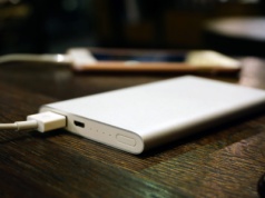 Powerbank ma mniejszą pojemność niż w opisie? Wyjaśniamy, jaka jest prawda