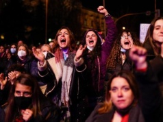 Kontrowersyjny wyrok TSJC: „Równy wiek mentalny” uniewinnił oskarżonego