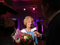 Przyszła tylko dla zabawy, a wyszła z tytułem królewskim. Anna Fabisiak jest Miss 80+
