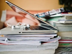 Arktyczne mrozy. Uczniowie trzech placówek zostają w domach