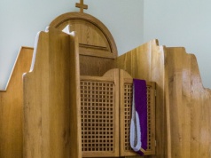 Odrodzenie wiary w Belgii? Młodzi w kolejkach do spowiedzi