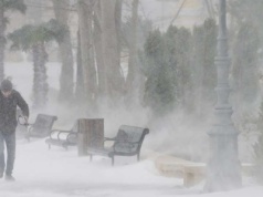 Gigantyczne mrozy paraliżują Polskę. Miasta walczą z potężnymi awariami. Tysiące ludzi bez ciepła