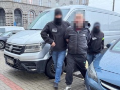 Antyukraiński patostreamer wrócił za kratki. Miał grozić partnerce i zaatakować policjanta