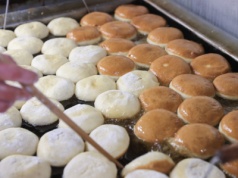 Tłusty czwartek zaskakuje datą. Wyjaśniamy, co jest powodem