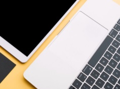 Nowoczesny sprzęt z KPO trafi do szkół w Blachowni. Uczniowie dostaną laptopy i tablety