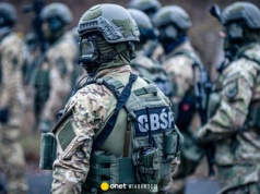 Były urzędnik NATO zatrzymany za łapówki. Akcja "łowców cieni" i FBI