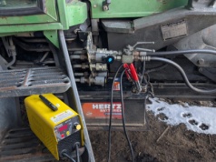 Rozruch silnika z boosterem elektrycznym - to może skończyć się kosztowną awarią. Czego unikać?