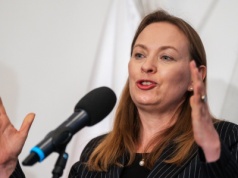 Brylantowe kolczyki i duże oszczędności. Taki majątek ma Pełczyńska-Nałęcz