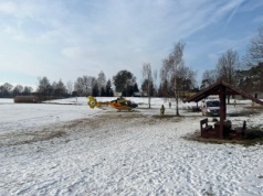 Rodzice zabierają dzieci na "dzikie lodowiska". "Dźwięk pękającego lodu jest straszny"