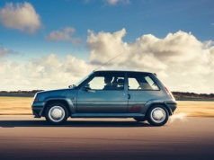 Renault 5 z kapsuły czasu: 12 km przebiegu i 43 lata ciszy w garażu