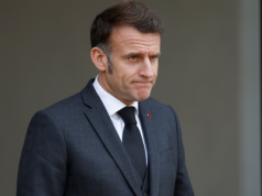 Polityczny wyścig we Francji nabiera tempa. Macron w erze "kulawej kaczki"