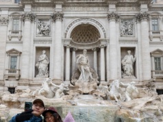 Zmiany przy słynnej fontannie w Rzymie. Kto zobaczy ją za darmo?