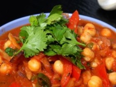 Dodaję do fasolki. Tak smaczne i syte, że nikt nie zatęskni za kiełbasą