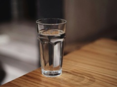 System kaucyjny a realna ekologia. Dlaczego filtracja wody to krok dalej?