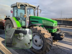 Wymiana akumulatora w nowoczesnym ciągniku – niby banał, a jednak… czasem problem