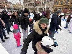 Lodowisko na Rynku we Wrocławiu już działa! Ale ludzi!