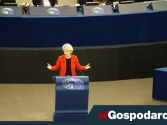 Dwie umowy. "Nie ma mowy o zerwaniu relacji z Moskwą"