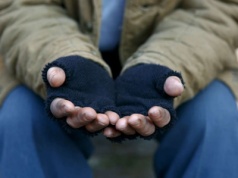 Bezdomni na tarnowskich stacjach paliw