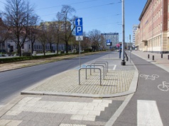 W wielu miastach są całe hektary pustych przestrzeni. Aż proszą się, by je spróbować dogęścić