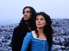 Kontrowersyjna adaptacja romansu wszech czasów trafiła do streamingu. Warto ją odświeżyć właśnie teraz