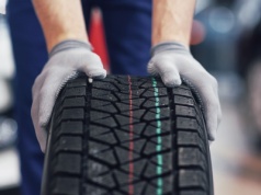 Producenci opon mają problem. Są oskarżeni o zabijanie łososi