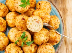 Mini pączki z szynką i serem