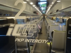 Pociąg Express Intercity utknął w szczerym polu bez ogrzewania
