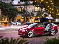 Elon Musk zmienia zabawki, a Tesla oddaje pole konkurencji