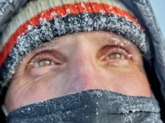 To wcale nie pomaga na mrozie! To jeden z najbardziej niebezpiecznych mitów