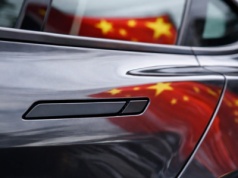 Jedna decyzja z Pekinu zmieni wygląd aut na całym świecie? Projektanci mają problem