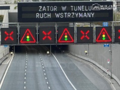 Poranny korek na S2 po zderzeniu trzech aut między Puławską a Lotniskiem