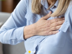 Większość ludzi ignoruje ten objaw. Lekarze mówią wprost: to numer jeden przy zawale serca