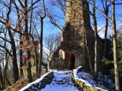 Romantyczny zamek Hochbergów starszy niż sądzono? Idealne miejsce na spacer