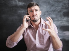 Sąsiad słyszy kroki przez ścianę i dzwoni na 997. Za takie działania może zapłacić 1500 zł grzywny