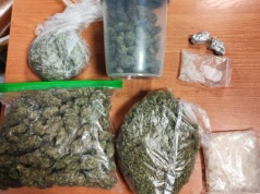 Nowy Sącz. Wyrzucił z tarasu narkotyki