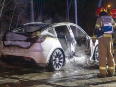 Nocny pożar elektrycznej Tesli w Zabrzu