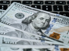 Nominacja Kevina Warsha na szefa Fed uspokoiła rynki i pomogła dolarowi