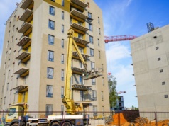 Właściciele zapłacą za schody i balkony? Nie wiadomo, jak liczyć powierzchnię mieszkań