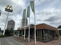 Rusza rozbiórka. Stacja BP i McDonalds znikają sprzed Ołówka i Kredki